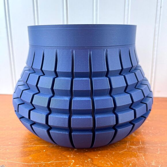 Ivane Indoor Planter Pot w/ Drainage Hole and Drip Tray, Houseplants - Picture 9 of 10